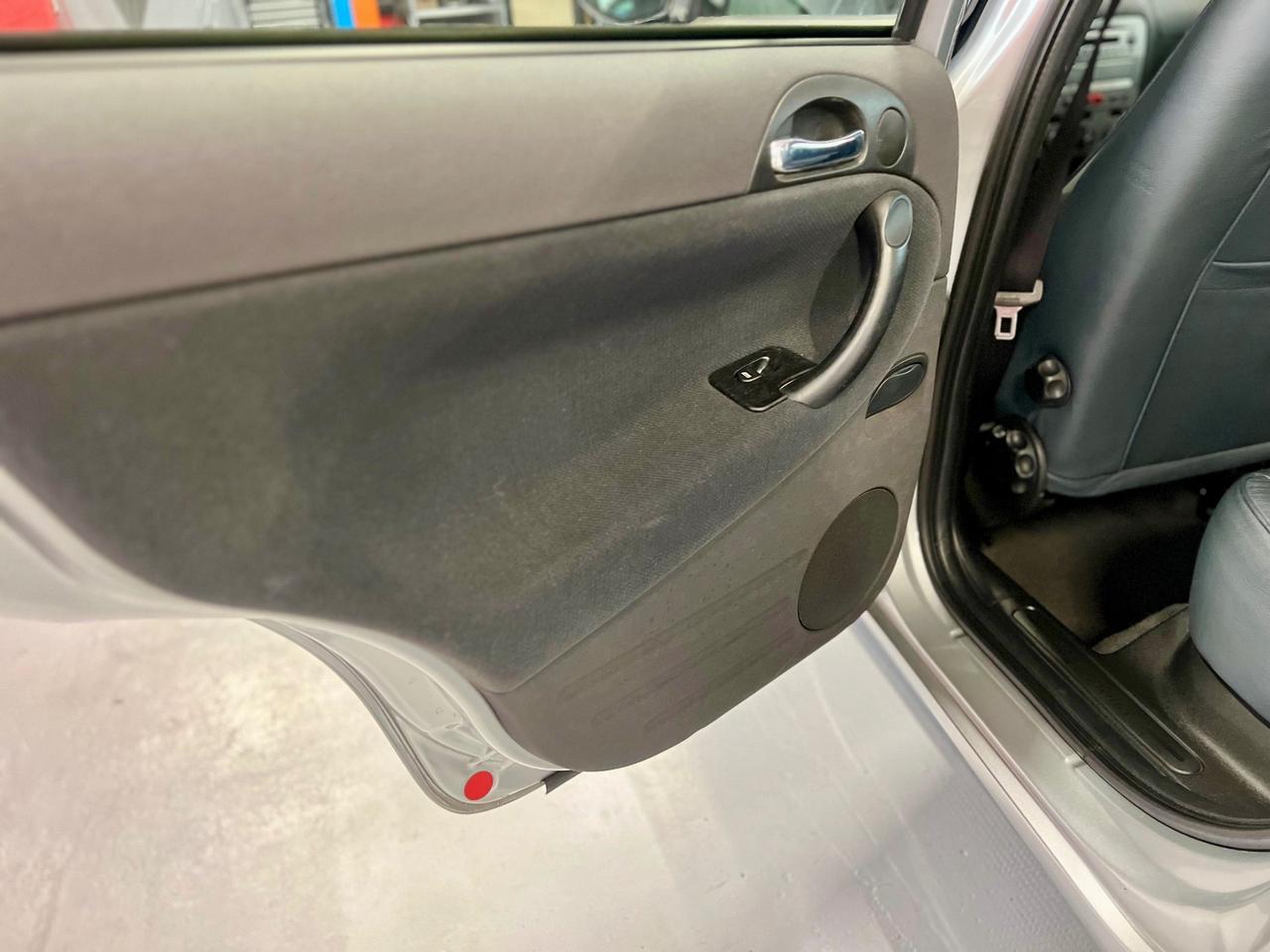 Alfa Romeo 147 1.6 16V Twin Spark Distinctive 5p