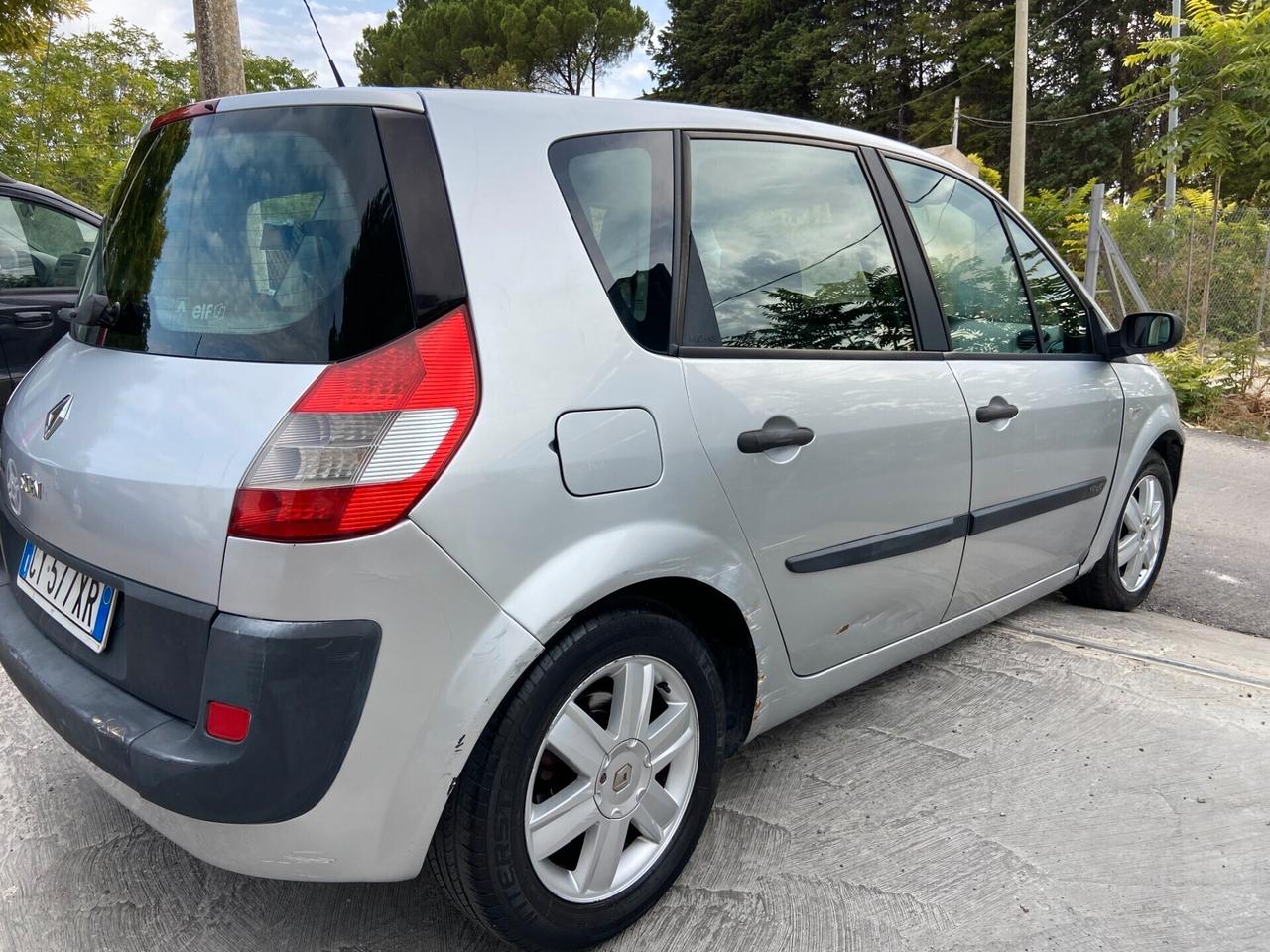 Renault Scenic 1.9 dCi 130CV Dynamique