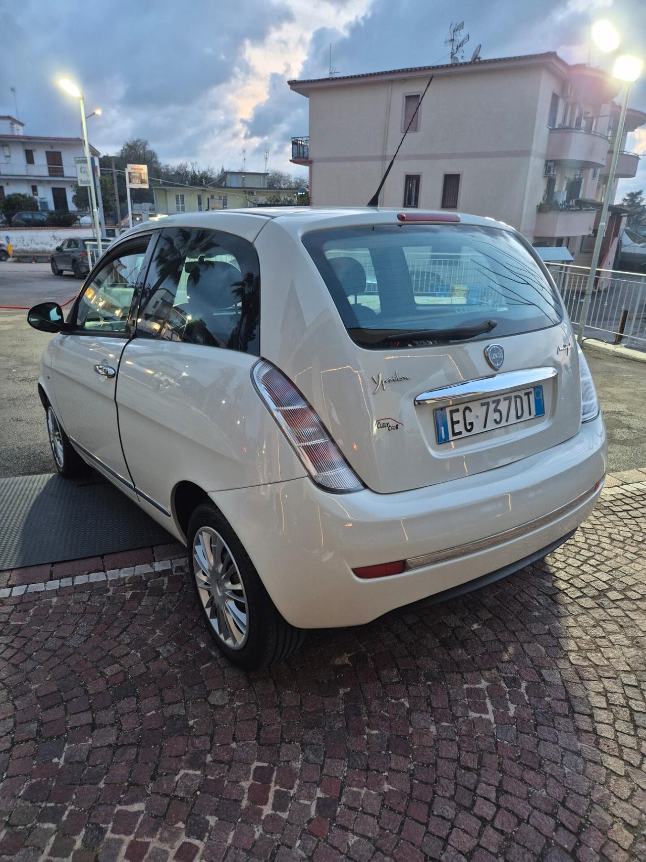 Lancia Ypsilon 1.3 MJT 75 CV DIVA