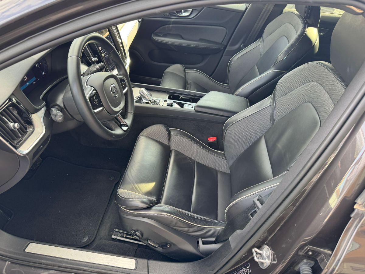 VOLVO - V60 - B3 aut. Plus Dark