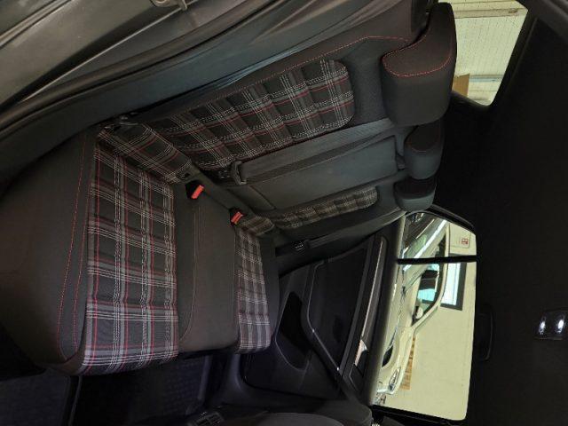 VOLKSWAGEN Golf GTI Performance DSG