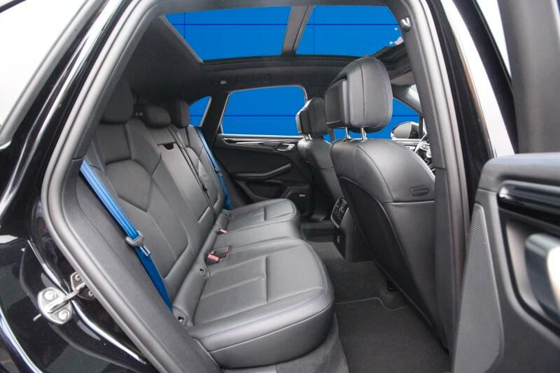 PORSCHE Macan 2.0