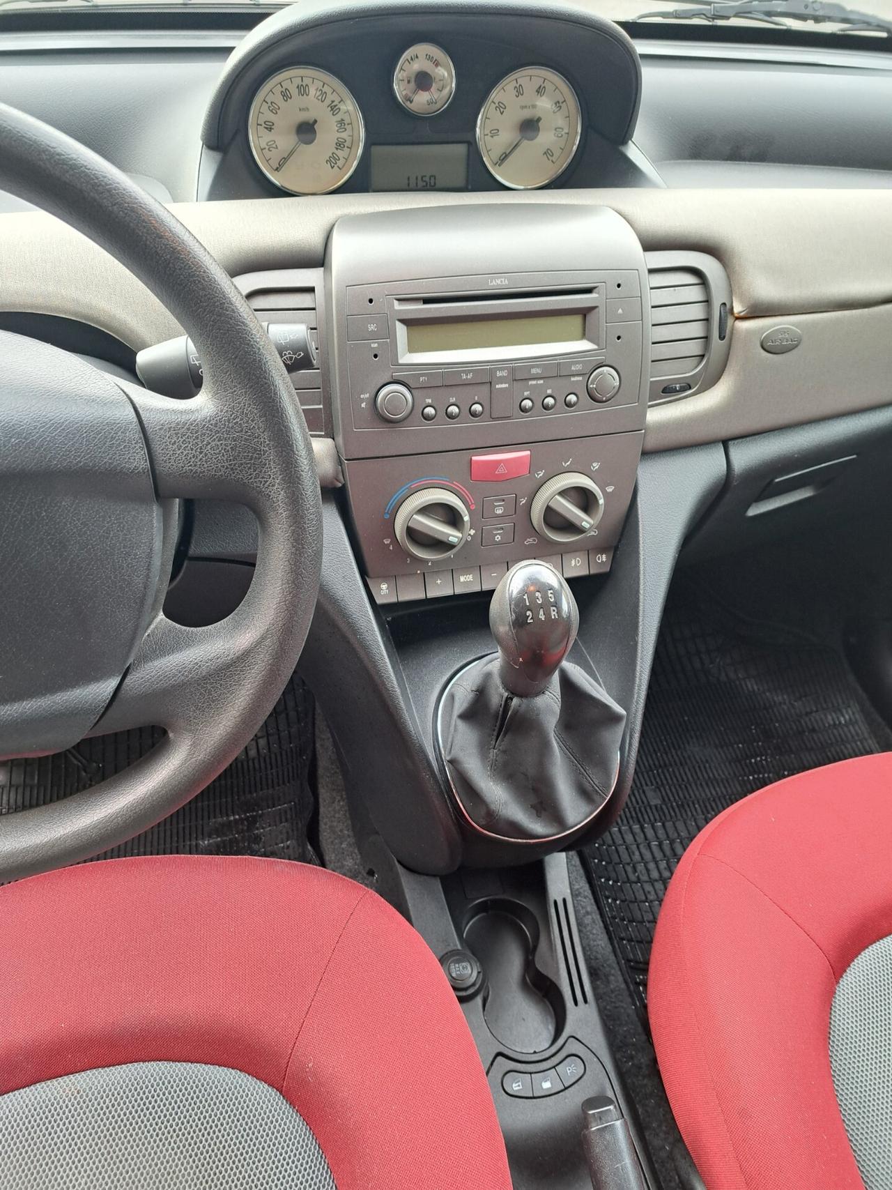 Lancia Ypsilon 1.3 MJT 75 CV Oro