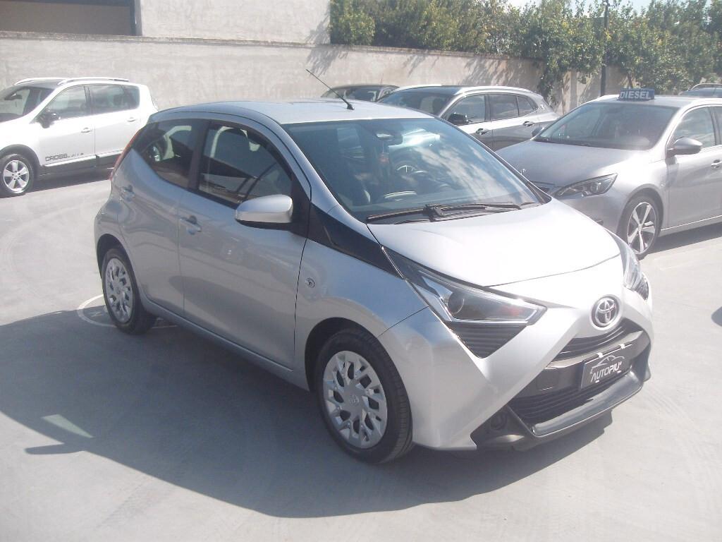 Toyota Aygo Connect 1.0 x-cool AUTOMATICA - 2020