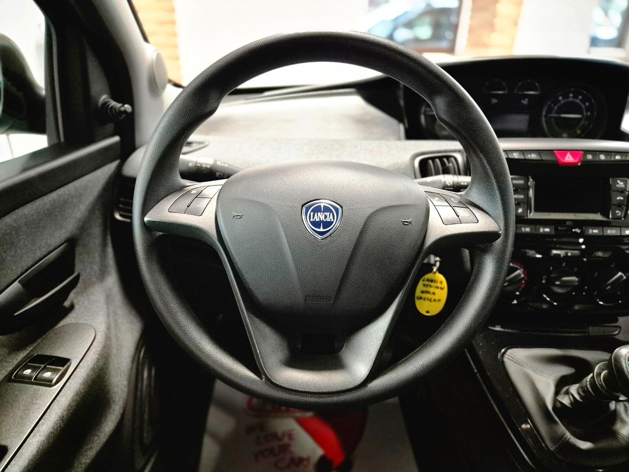 Lancia Ypsilon 1.0 FireFly 5 porte S&S Hybrid Silver