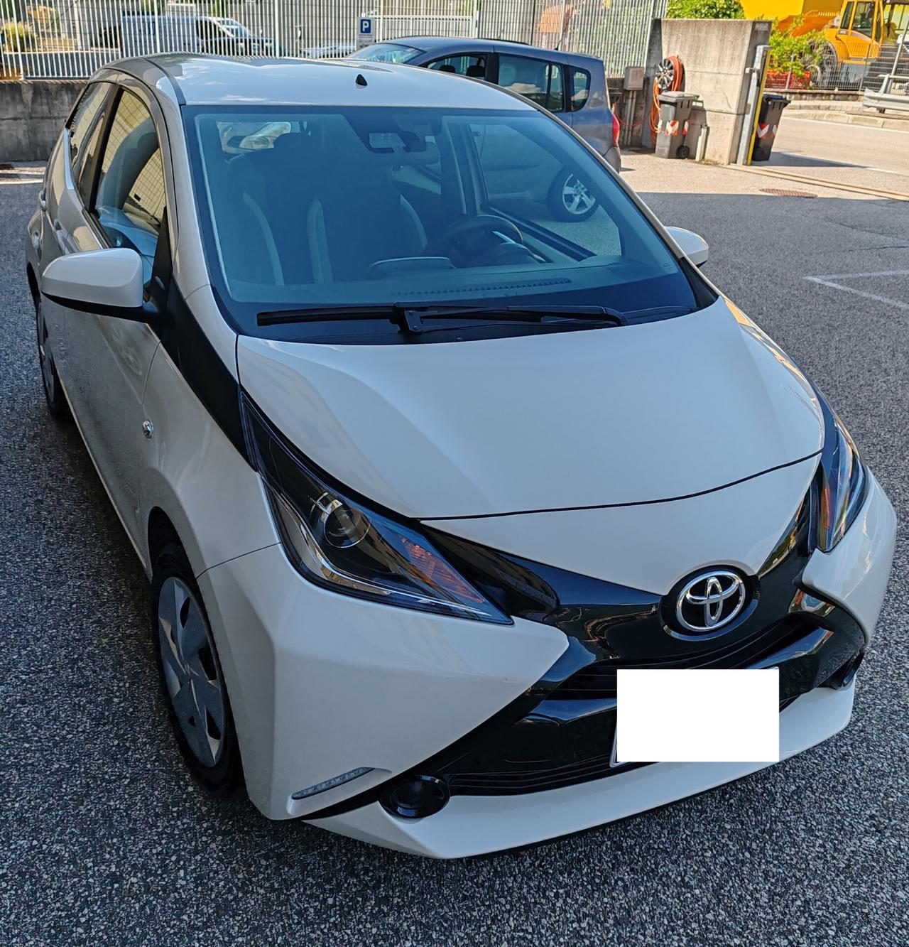 Toyota Aygo 1.0 VVT-i 69 CV 5 porte x-business