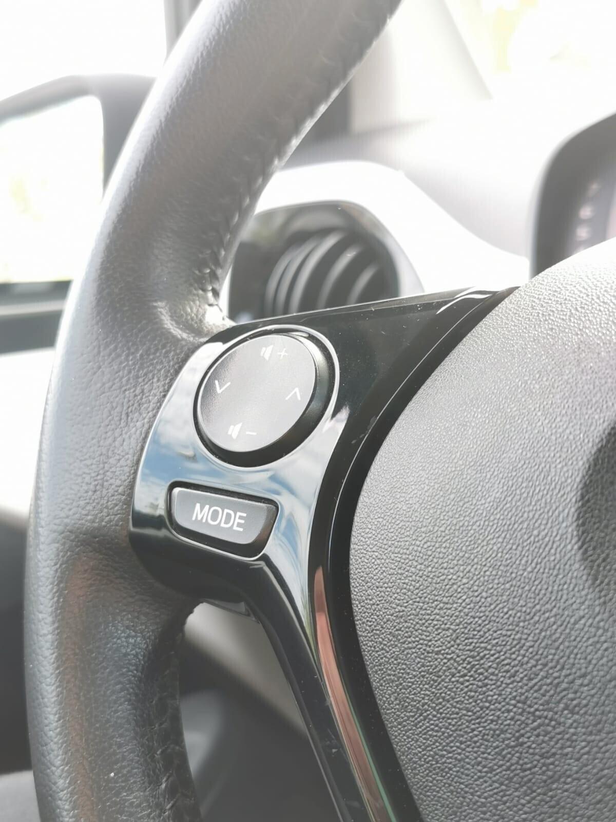 Toyota Aygo 1.0 VVT-i 69 CV 5 porte x-play MMT 2015