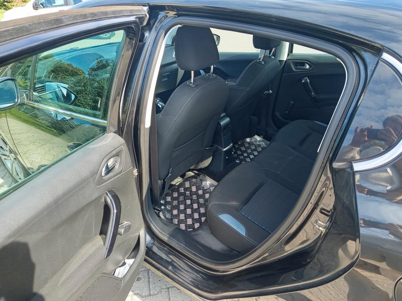 Peugeot 208 1.4 HDi 68 CV 5 porte Allure