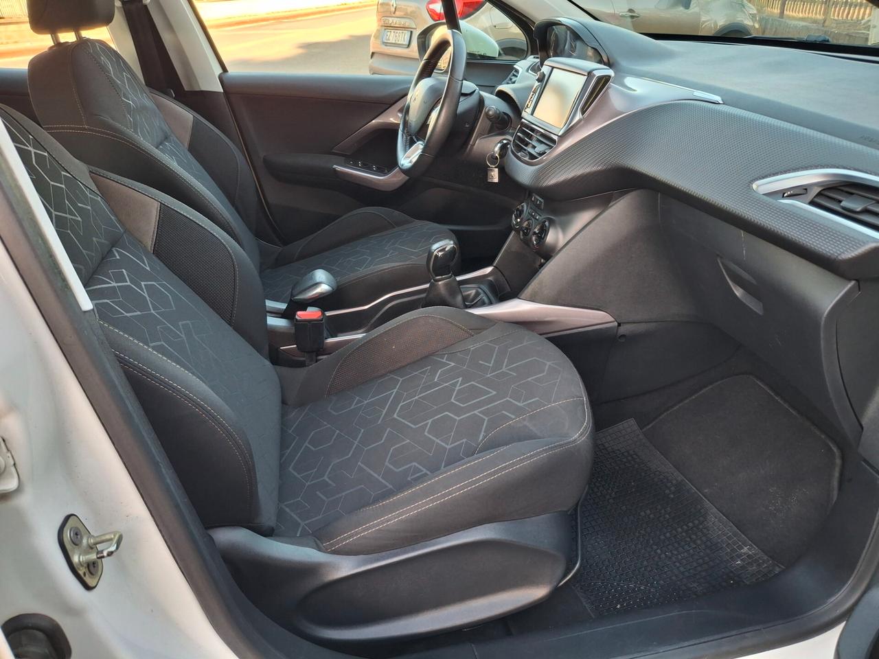 Peugeot 2008 1.6 e-HDi 92 CV Stop&Start Urban Cross