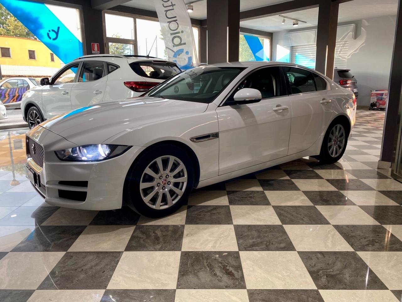 Jaguar XE 2.0 D 180 CV aut. Prestige-2017