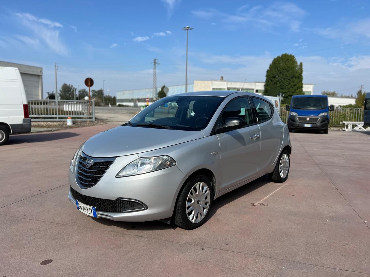 Lancia Ypsilon 1.3 MJT 16V 95 CV 5 porte S&S Silver
