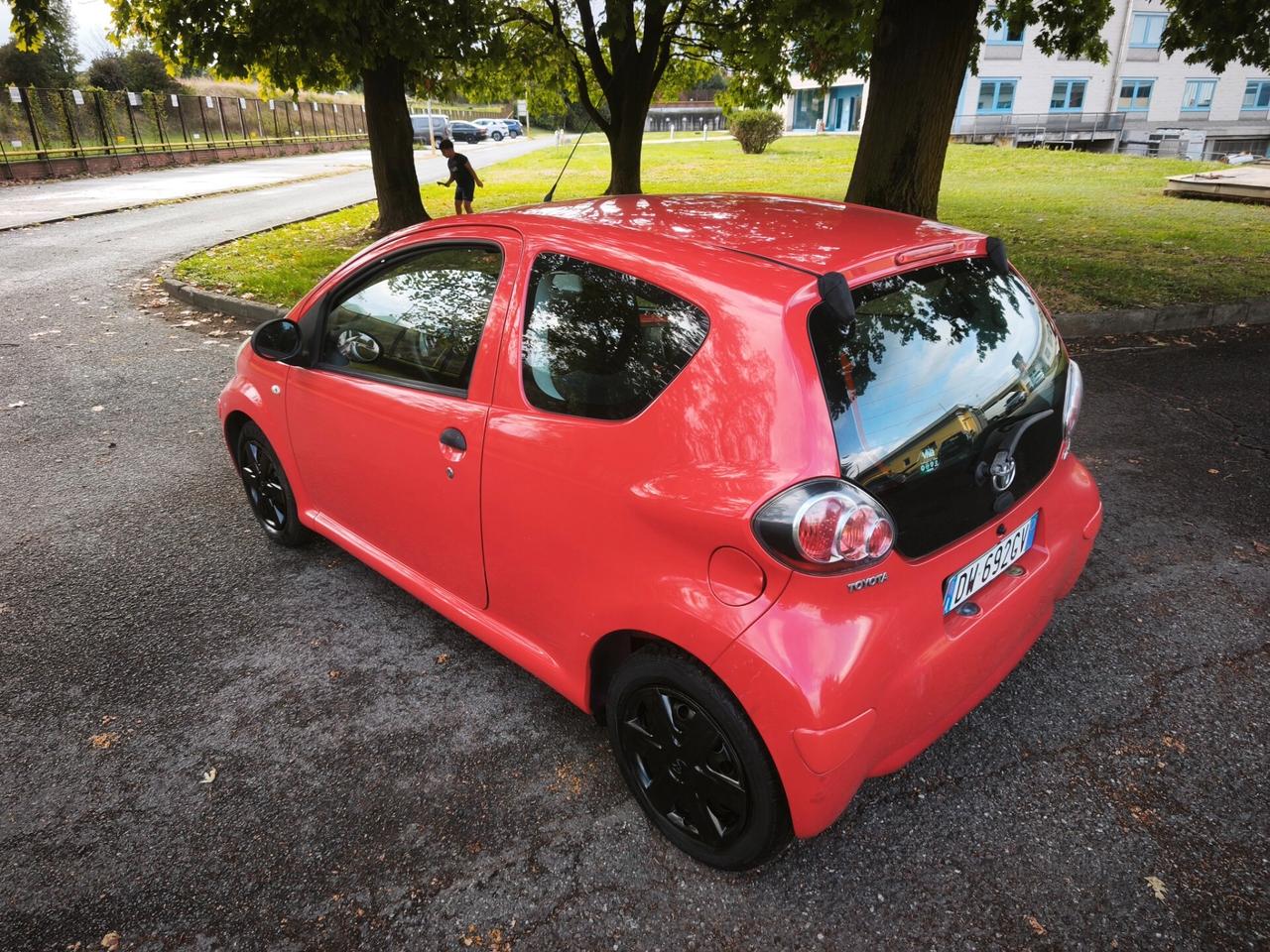 Toyota Aygo 1.0 12V VVT-i 3 porte Sol Connect Red Edition