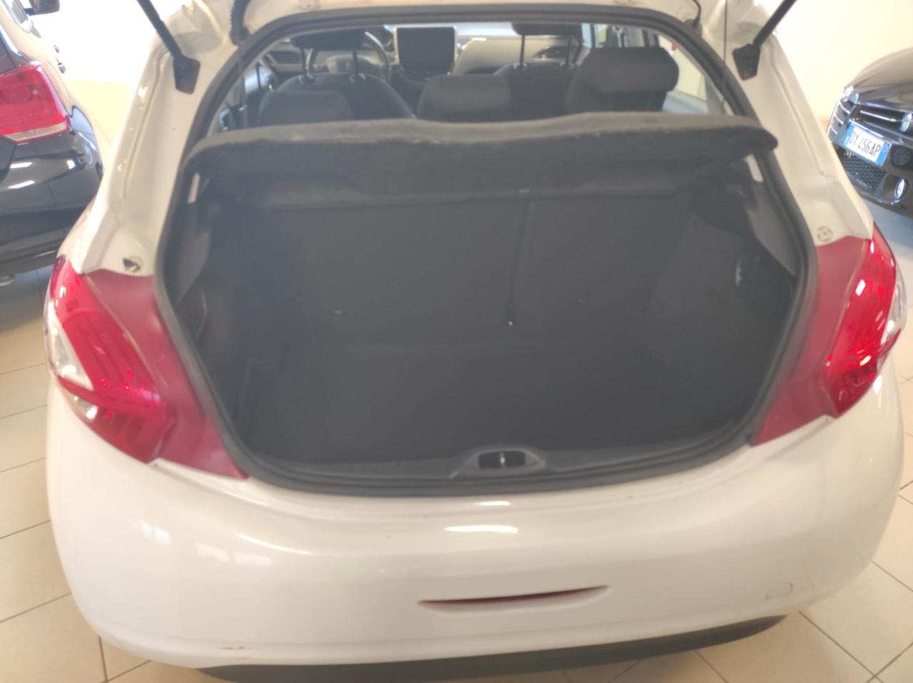 Peugeot 208 1.4 HDi 68 CV 5 porte Allure