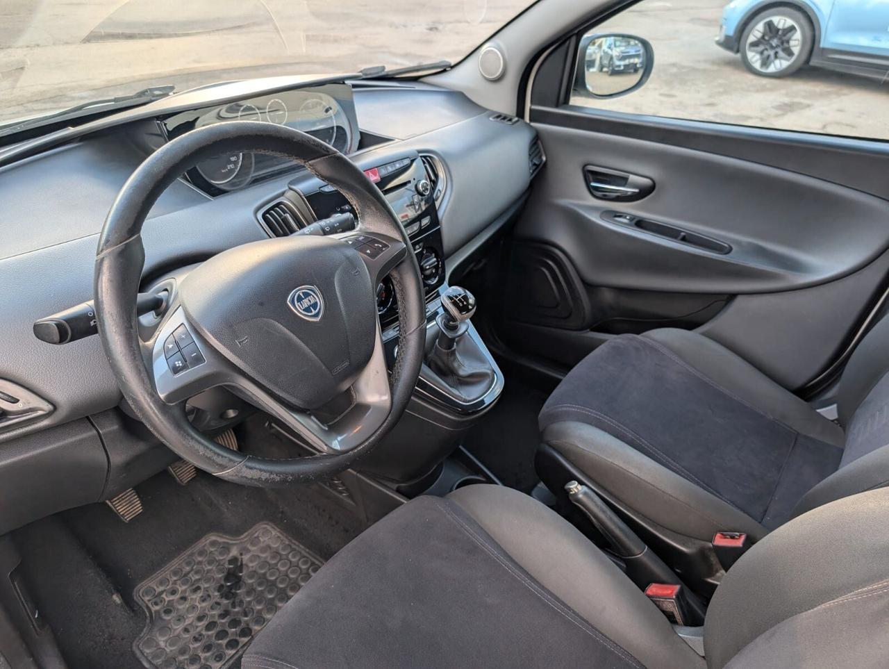 Lancia Ypsilon 0.9 TwinAir 85 CV 5 porte S&S Gold