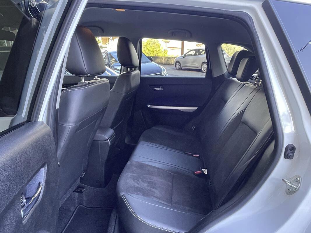 Suzuki Vitara 1.6 DDiS 4WD AllGrip V-Top Navigatore-Telecamera post.-Sedili Pelle-Alcantara