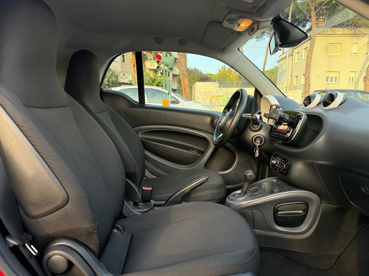 Smart ForTwo 1.0 71cv Coupe Clima cambio Auto fari nuovi