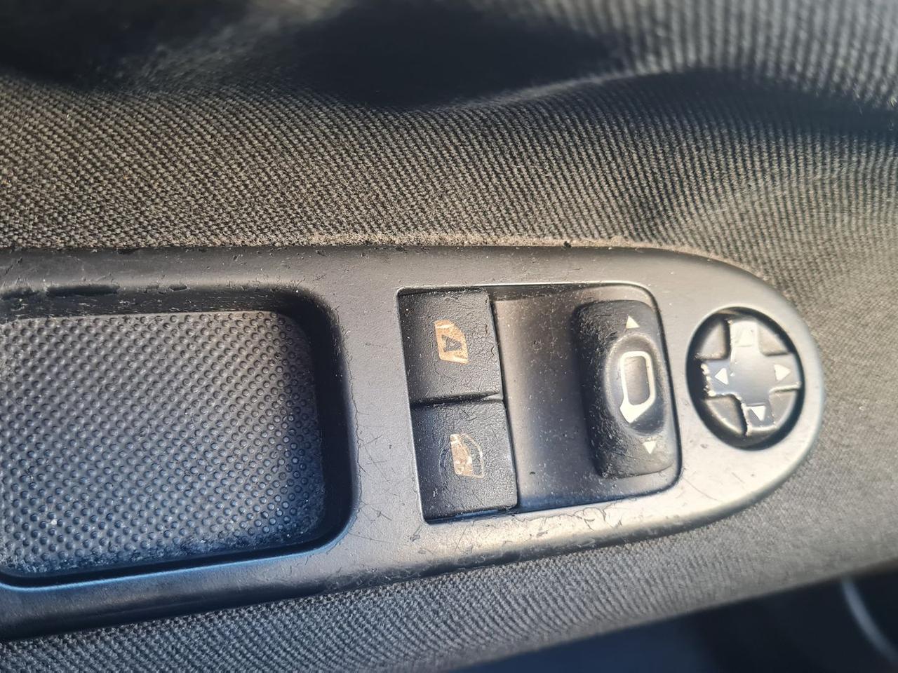 Peugeot 207 1.4 HDI FAP 70 X-Line #8141