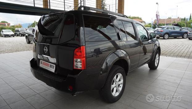 NISSAN Pathfinder 2.5 dCi LE