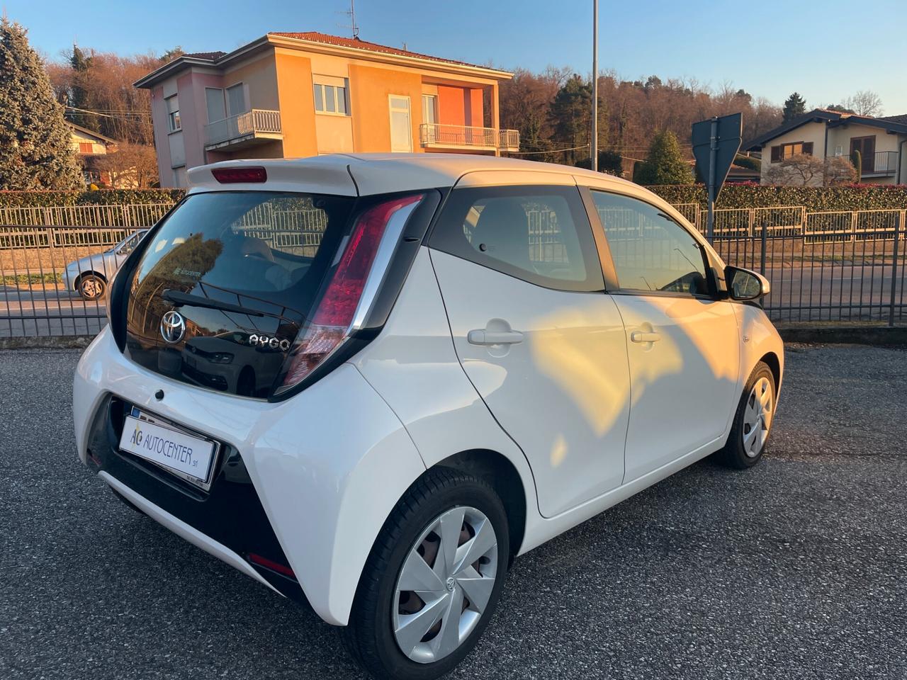 Toyota Aygo 1.0 VVT-i 69 CV 5 porte x-play