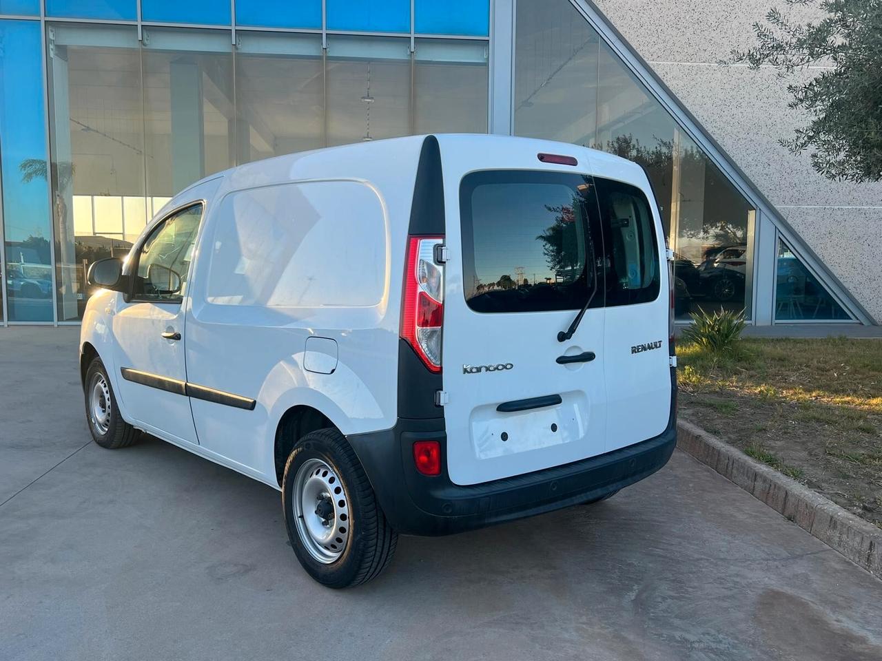 Renault Kangoo 95CV minifurgone possibilità noleggio no scoring