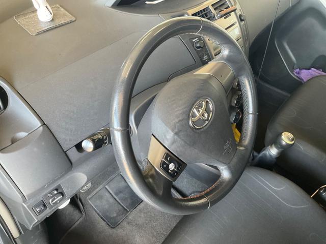 TOYOTA Yaris 1.0 5 porte