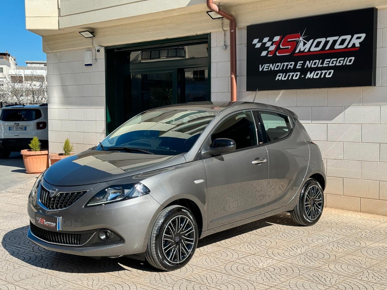 Noleggio Giornaliero Lancia Ypsilon 1.0 FireFly 5 porte S&S Hybrid Gold