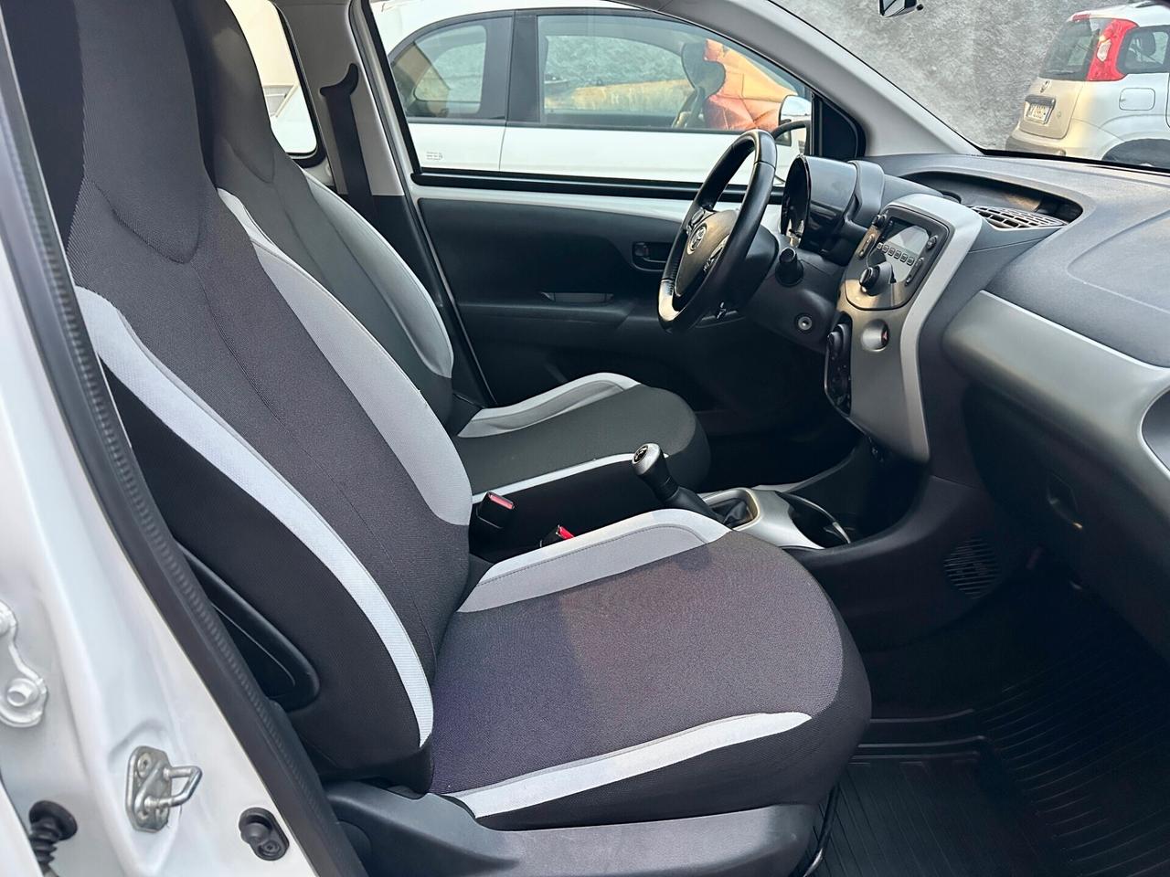 Toyota Aygo 1.0 VVT-i 69 CV 5 porte x-play