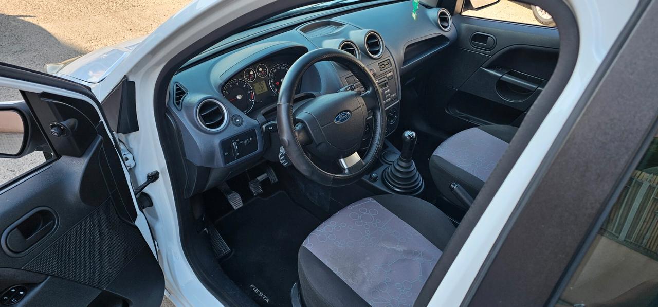 Ford Fiesta 1.2 16V 5p. Ghia