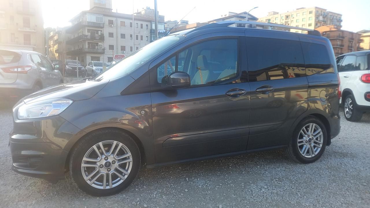 Ford Tourneo Courier Tourneo Courier 1.5 TDCI 75 CV Titanium