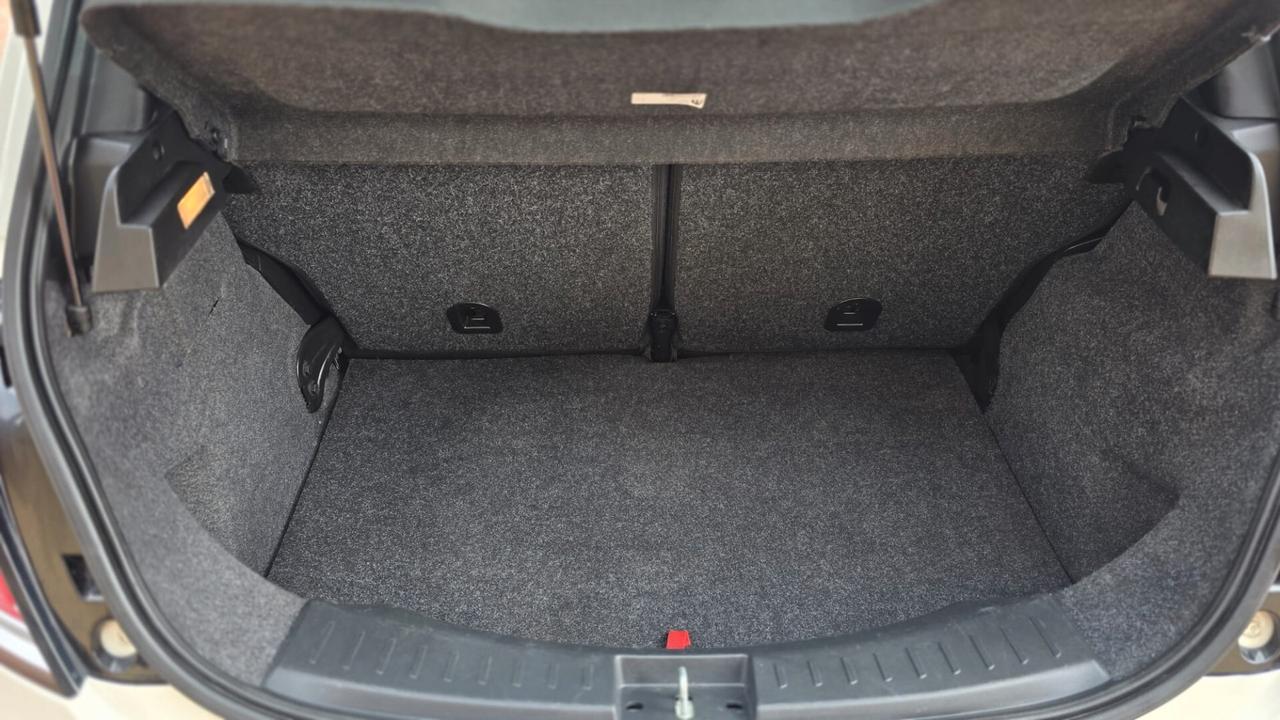 Lancia Ypsilon 1.0 FireFly 5 porte S&S Hybrid Ecochic Silver