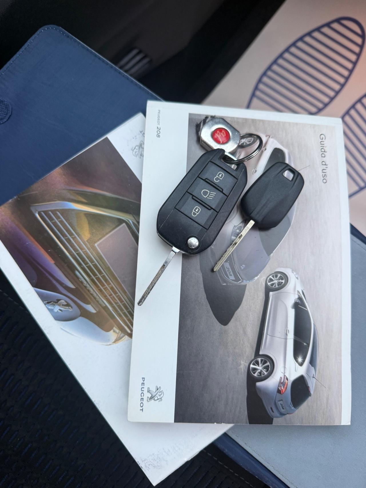 Peugeot 208 1.4 HDi 68 CV 5 porte Allure