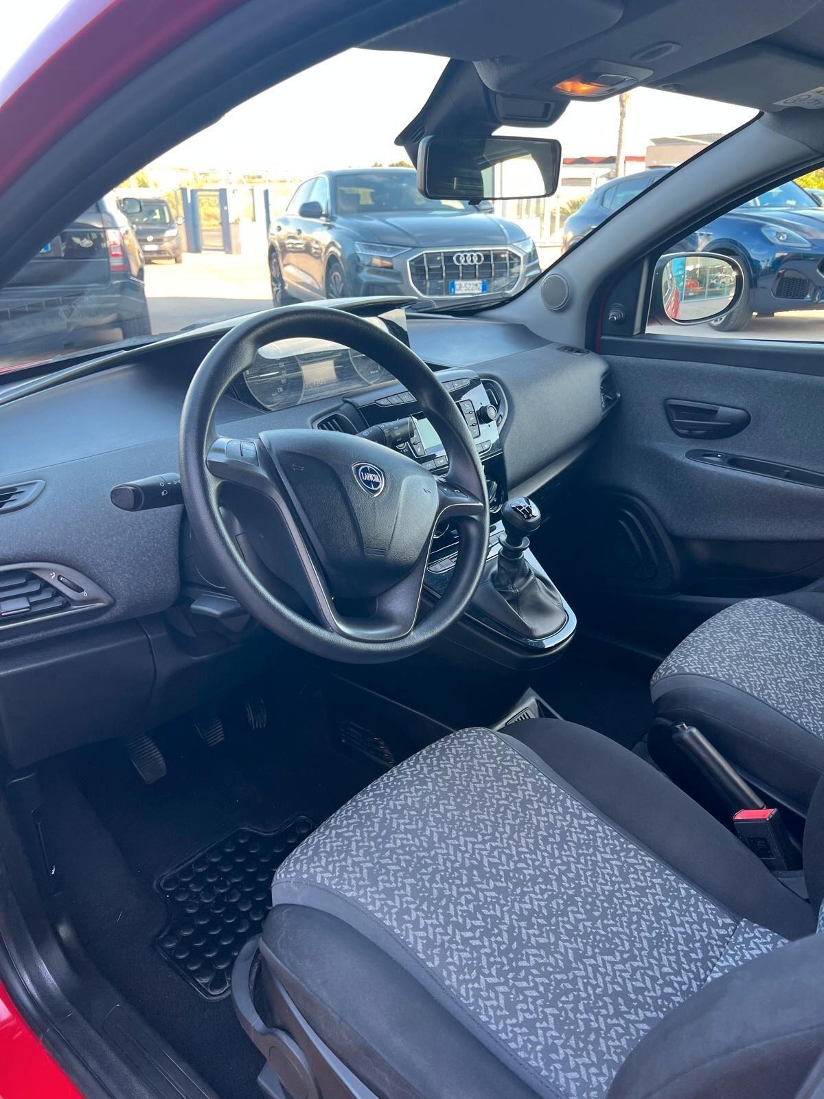 Lancia Ypsilon 1.0 Hybrid Ecochic