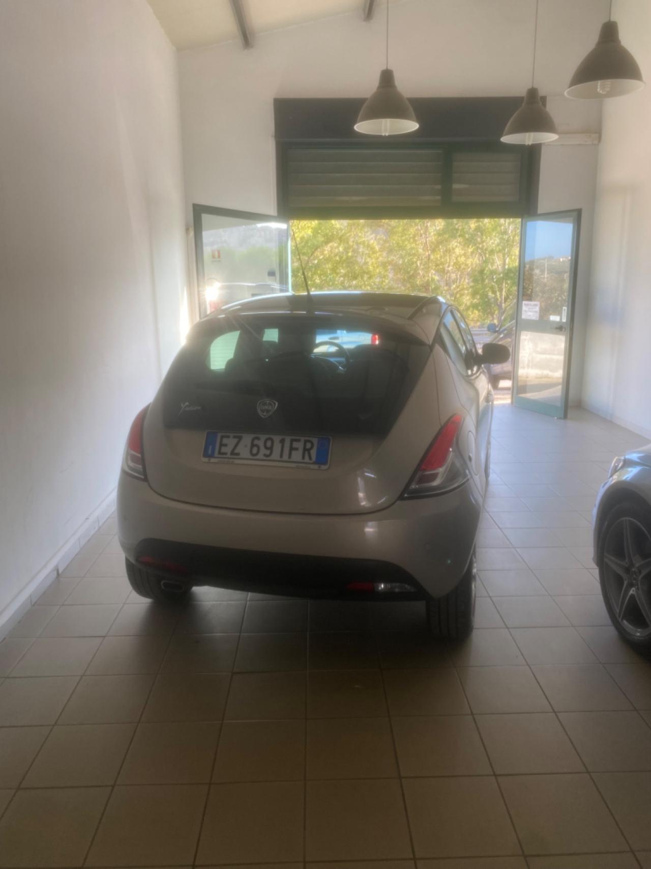 Lancia Ypsilon 1.3 MJT 16V 95 CV 5 porte S&S Silver