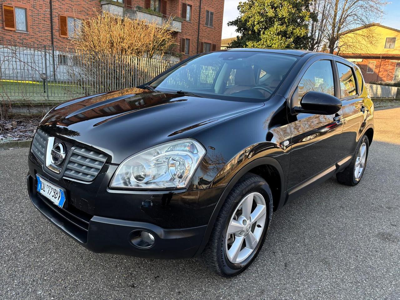 Nissan Qashqai 2.0 dCi DPF 4WD Tekna pelle tetto gancio