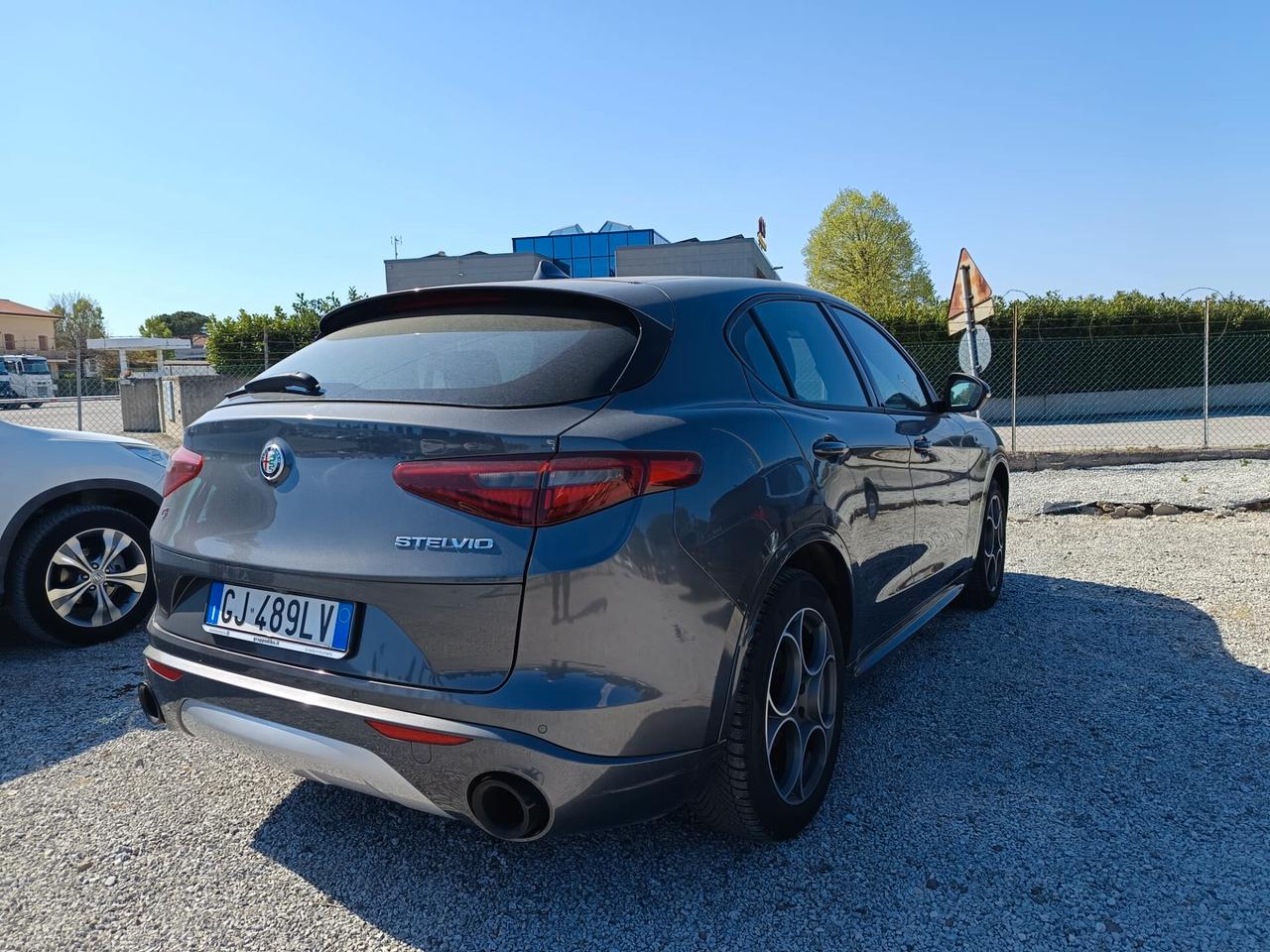 Alfa Romeo Stelvio 2.2 MTJ 210 CV AT8 Q4 Ti V Tua da 296€ al Mese