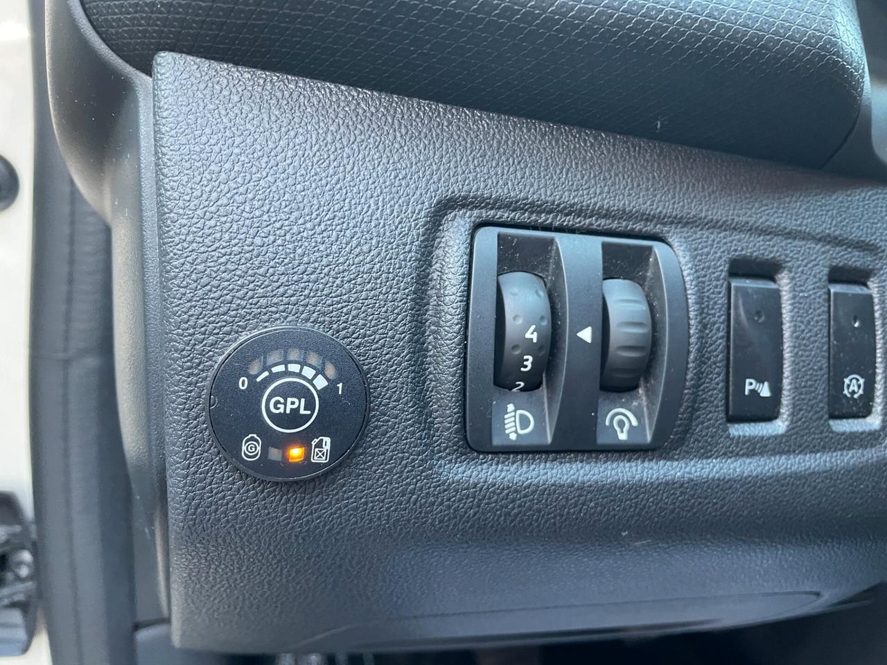 Renault Clio NEOPATENTATI - GPL