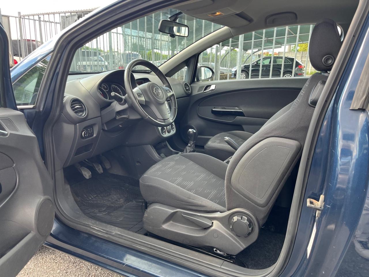 Opel Corsa 1.2 3 porte b-color OK NEOPATENTATI