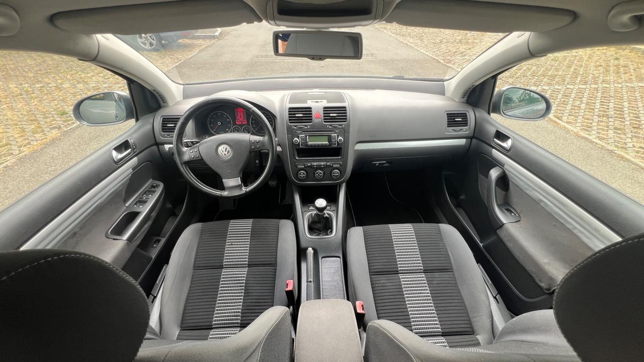 Volkswagen Golf 5 1.4 Benzina Anno 2010 Ideale x NEOPATENTATI