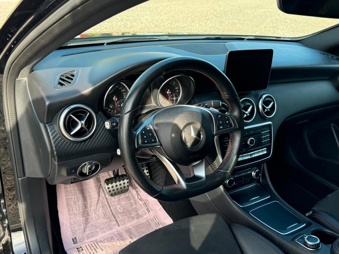 MERCEDES- BENZ A 180 d AUTOMATIC PREMIUM