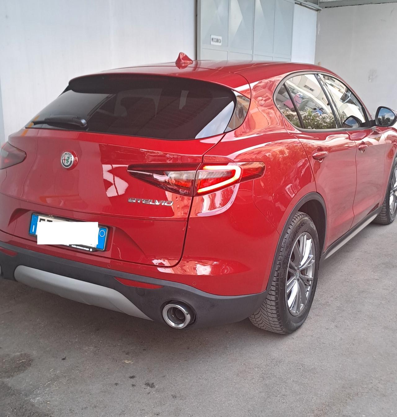Alfa Romeo Stelvio 2.2 Turbodiesel 160 CV AT8 RWD