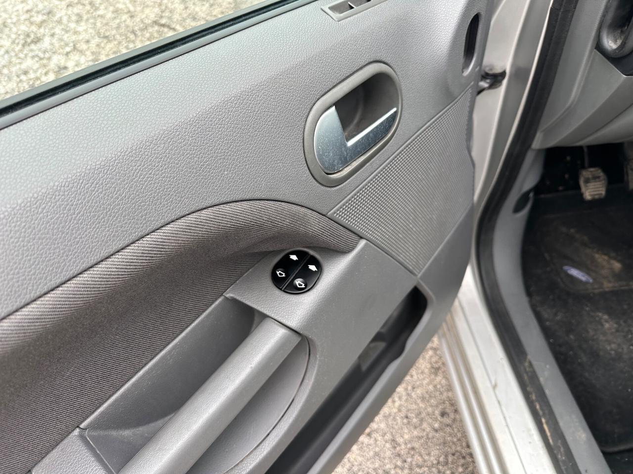 Ford Fiesta 1.2 benzina 2002