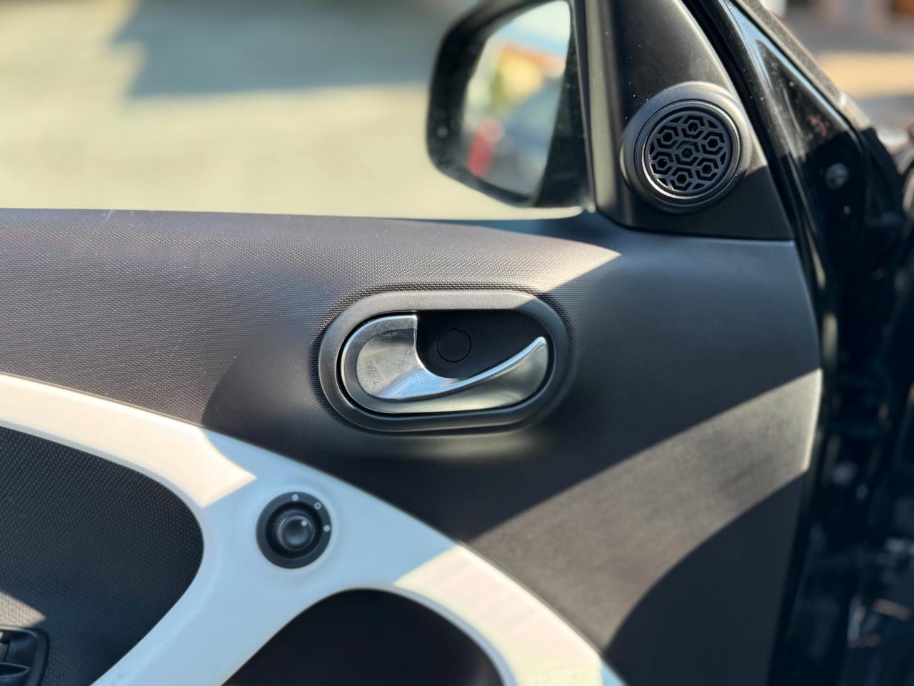 Smart ForFour PASSION LED NAVI KAMERA SENSORI FULL!!