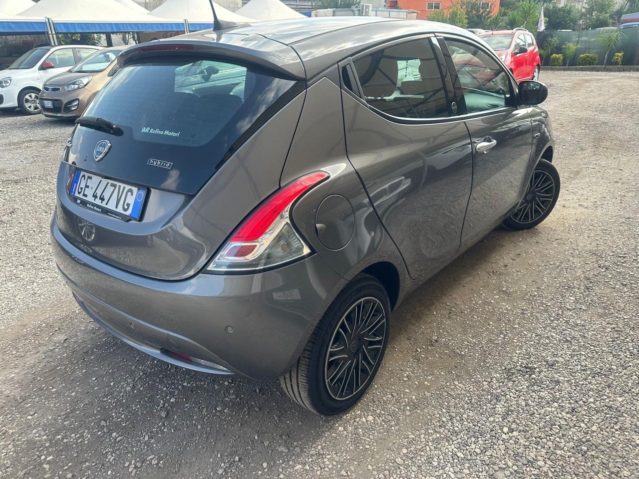 Lancia Ypsilon 1.0 FireFly 5 porte S&S Hybrid Ecochic Silver