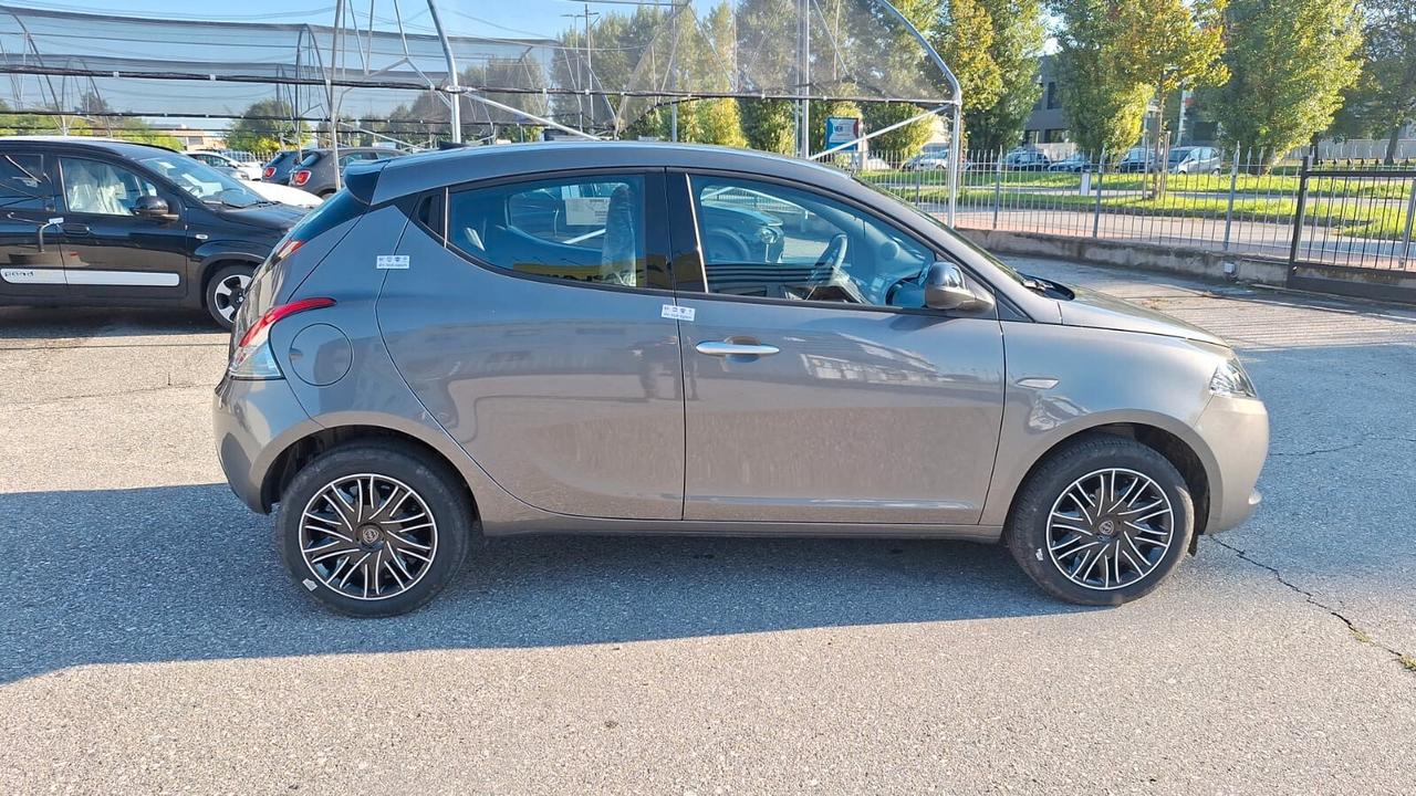 Lancia Ypsilon 1.0 FireFly 5 porte S&S Hybryd Gold