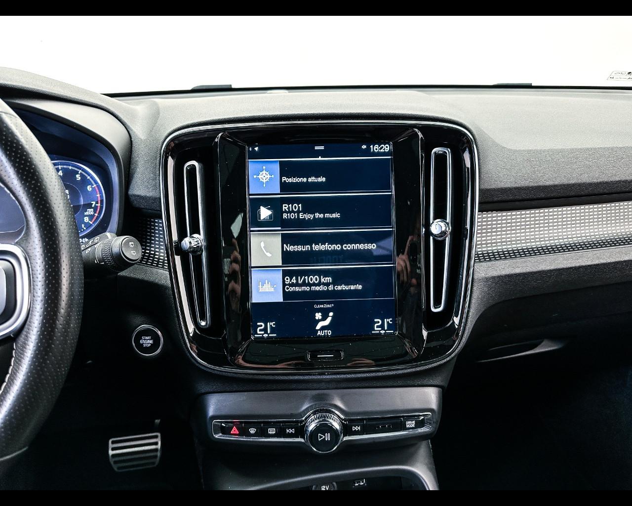 VOLVO XC40 (2017-->) - XC40 B5 AWD Geartronic R-design