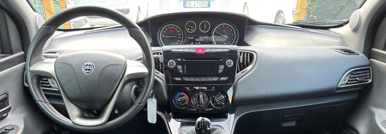 Lancia Ypsilon 5 porte Metano Ecochic OK NEOPATENTATI