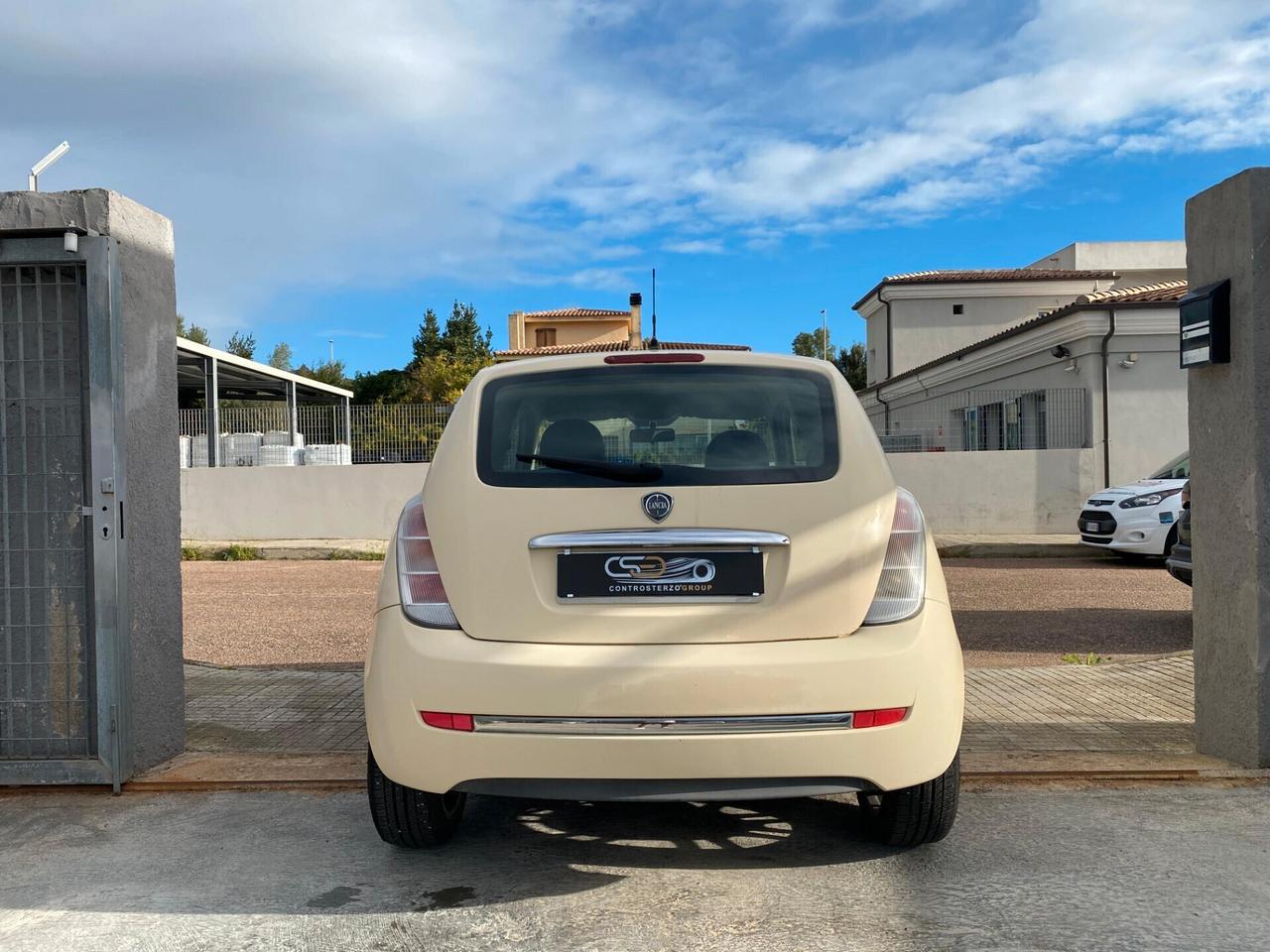 Lancia YPSILON NEOPATENTATI - BENZINA