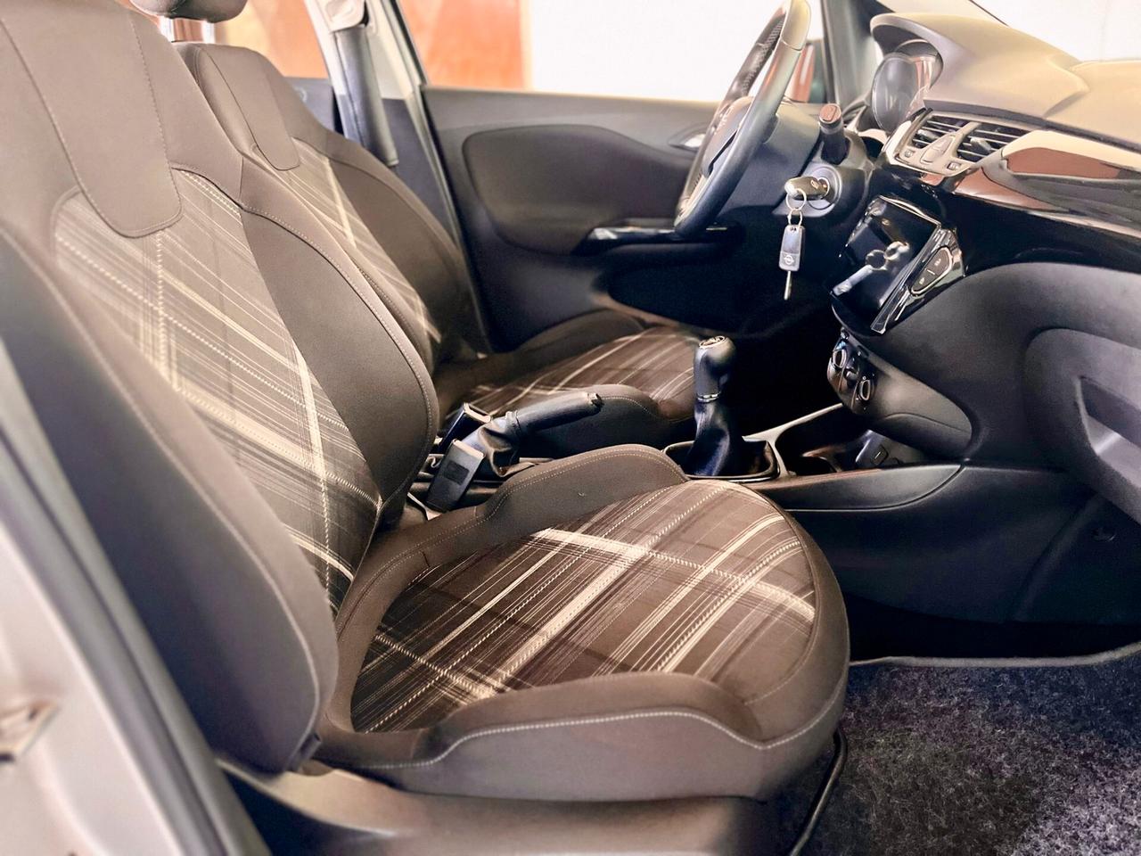 Opel Corsa 1.2 Coupé b-Color