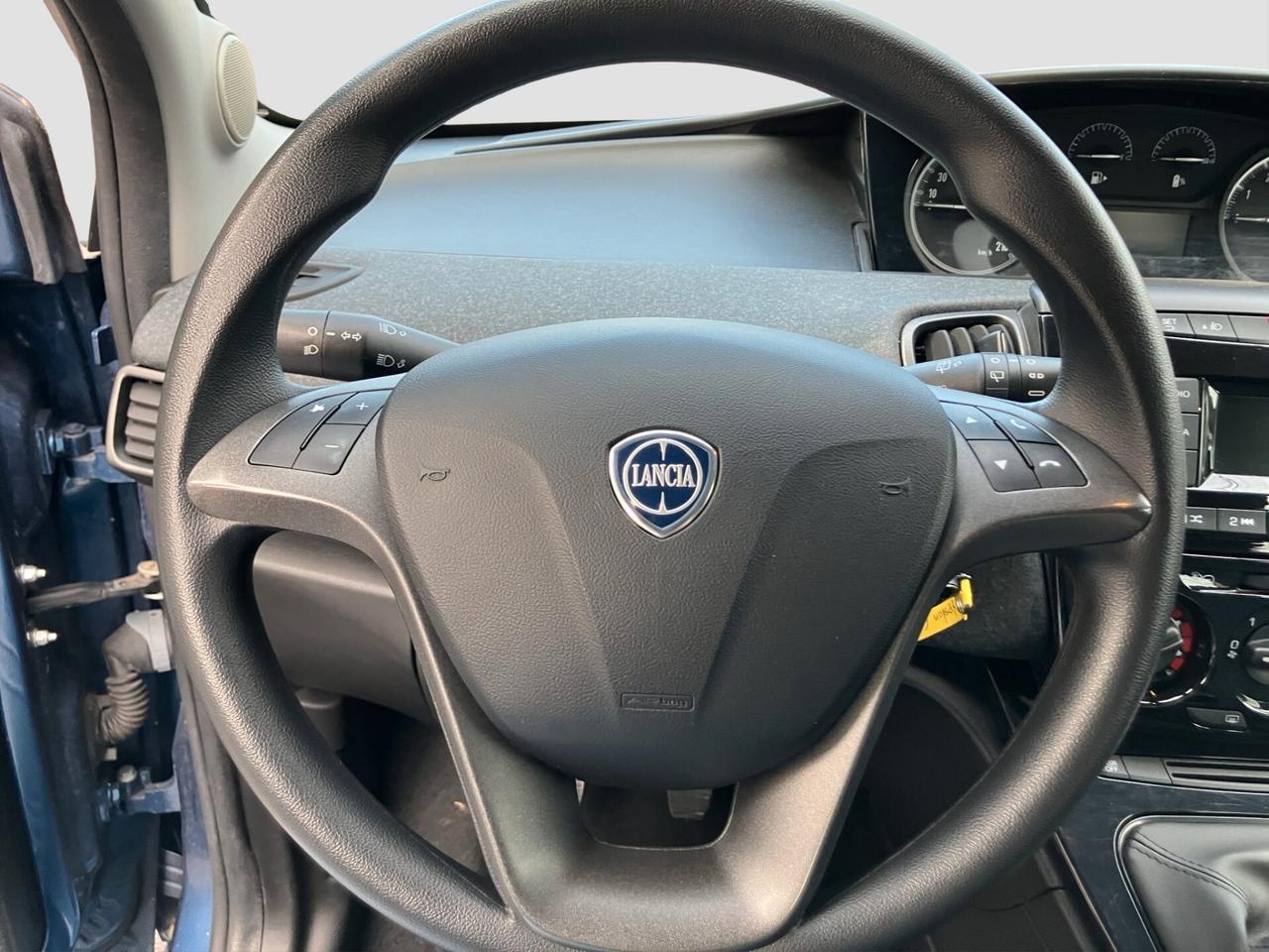 Lancia Ypsilon 1.0 FireFly 5 porte S&S Hybrid Silver