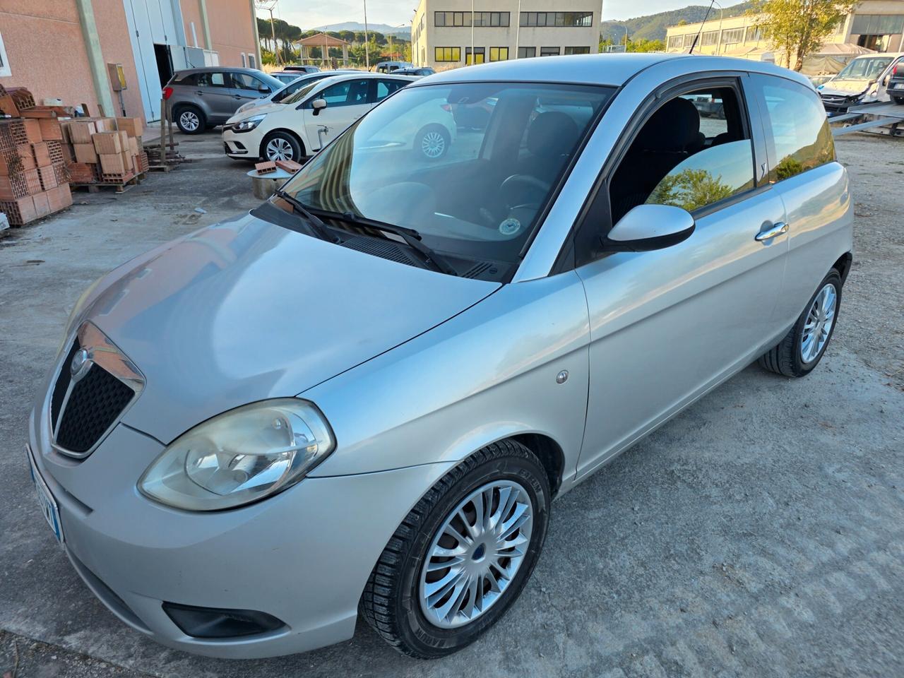 Lancia Ypsilon 1.3 MJT 75 CV Oro